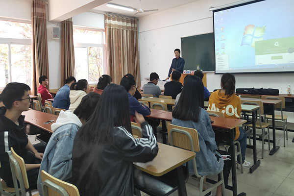 土木与环境工程学院举办深圳市旭盛装饰有限责任公司专场宣讲会