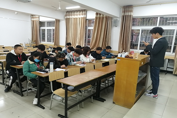 土木与环境工程学院团总支、学生会召开学生干部作风建设培训会
