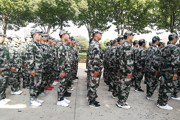 不忘初心，甘于奉献——土木与环境工程学院组织党员开展军训志愿服务工作