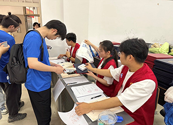 我为师生办实事|城市建设学院学生第二党支部党员参与毕业生离校志愿服务工作