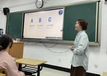 城建学院成功举办第二课堂系列活动——走进职场，学习礼仪