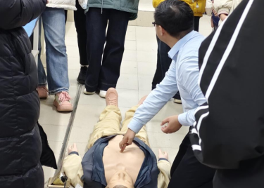 安全月系列活动——掌握急救技能，守护生命安全！城市建设学院开展急救知识培训活动