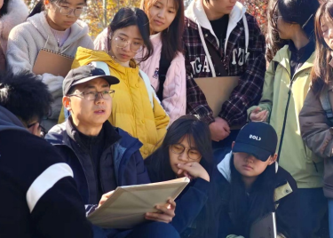 校企联动赋能教学 行业专家入校传经——安徽黑森林设计公司总经理史峰受邀指导城市建设学院速写课程
