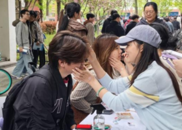 城市建设学院举办 “非遗 + 樱花 + 建筑” 主题樱花节