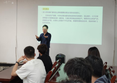 河南理工大学鲁忠良教授来我院作学术讲座及考研宣讲